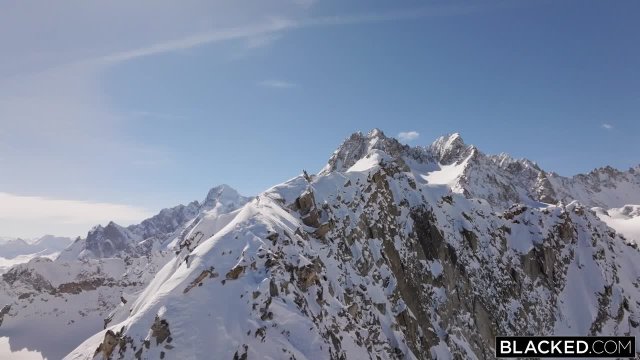 Превью Не зря она приехала на эту лыжную базу № 46232